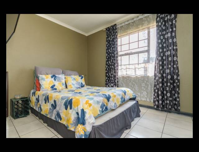 2 bed property to rent in LAKEFIELD